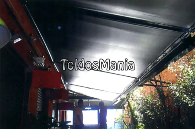 Toldo Retrátil de Trilho